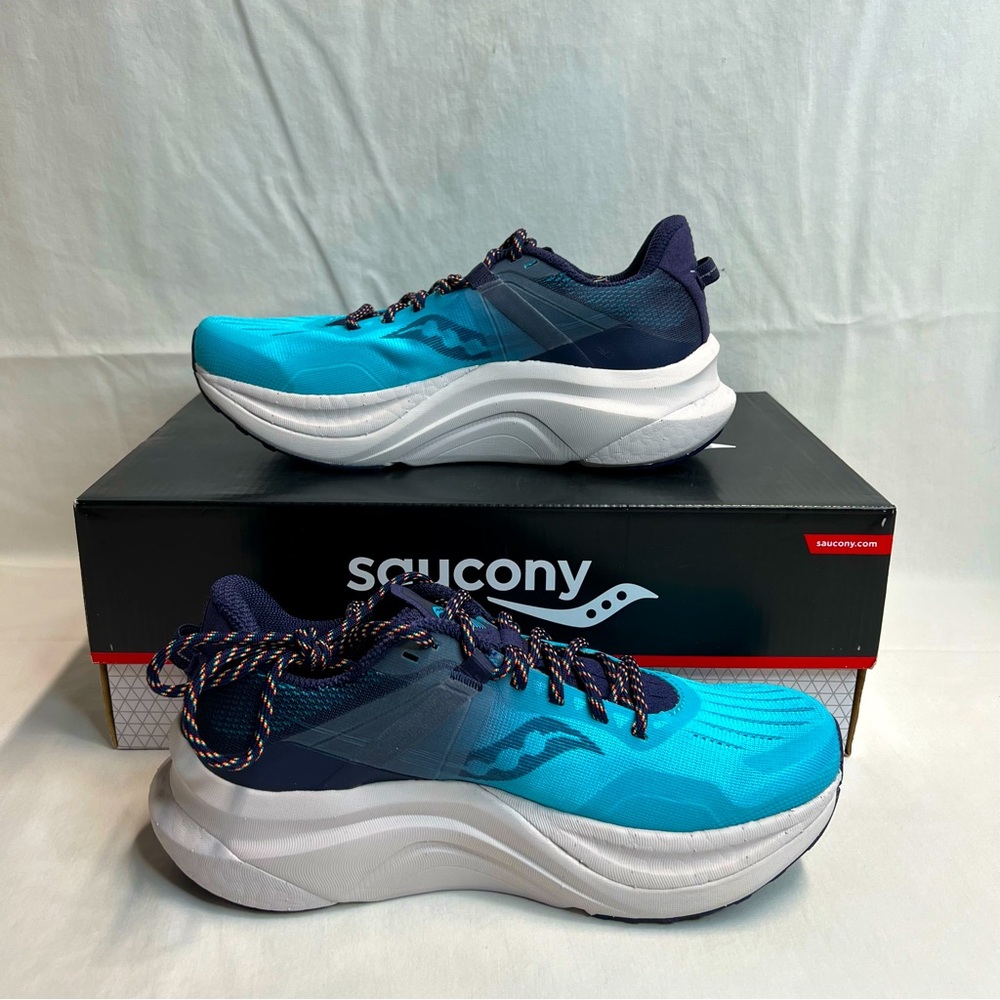Woman’s saucony sneakers brand new never worn